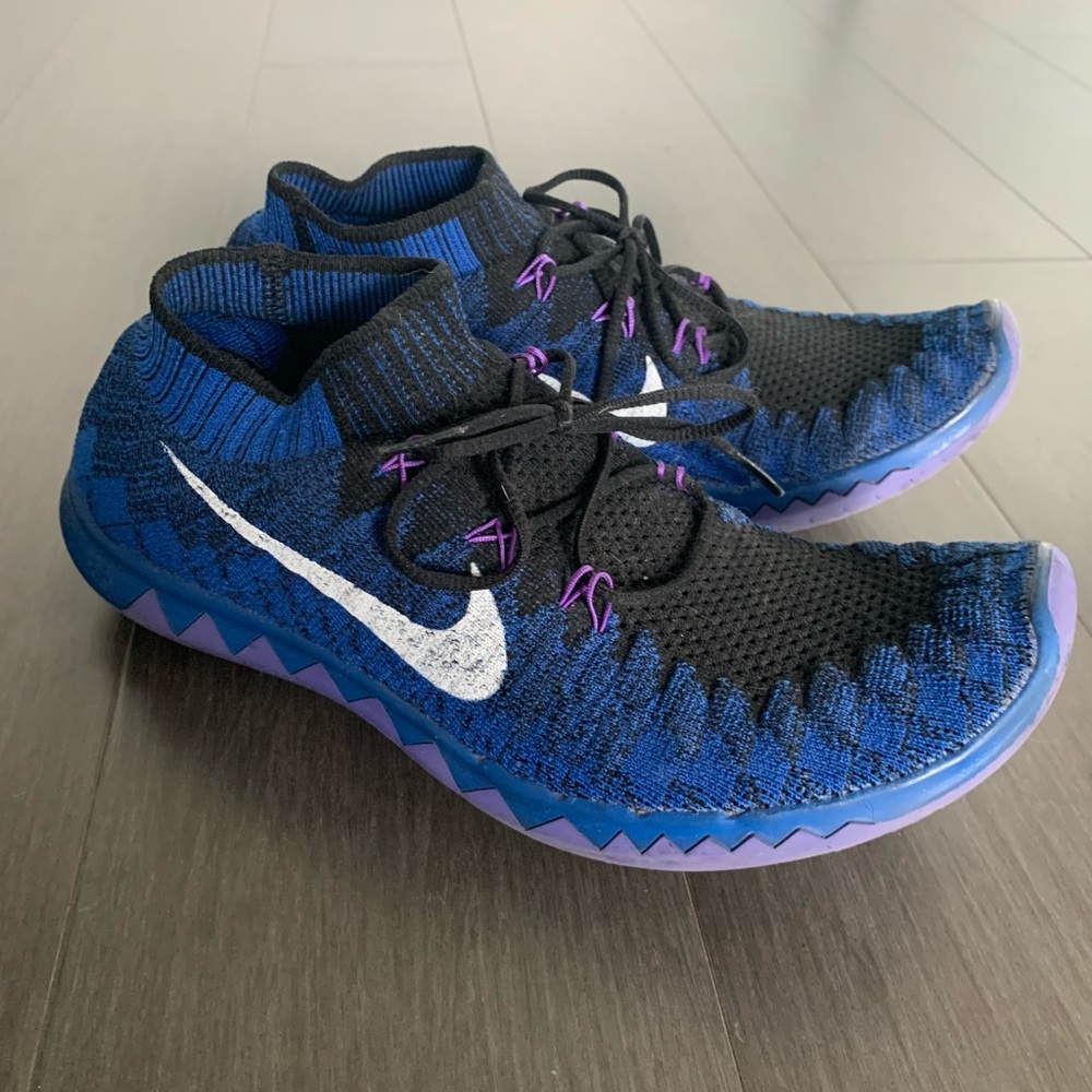 Nike flynit sneakers in blue